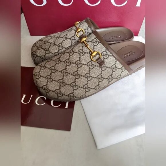 Gucci mule slippers in GG Supreme canvas - Picture 2 of 7